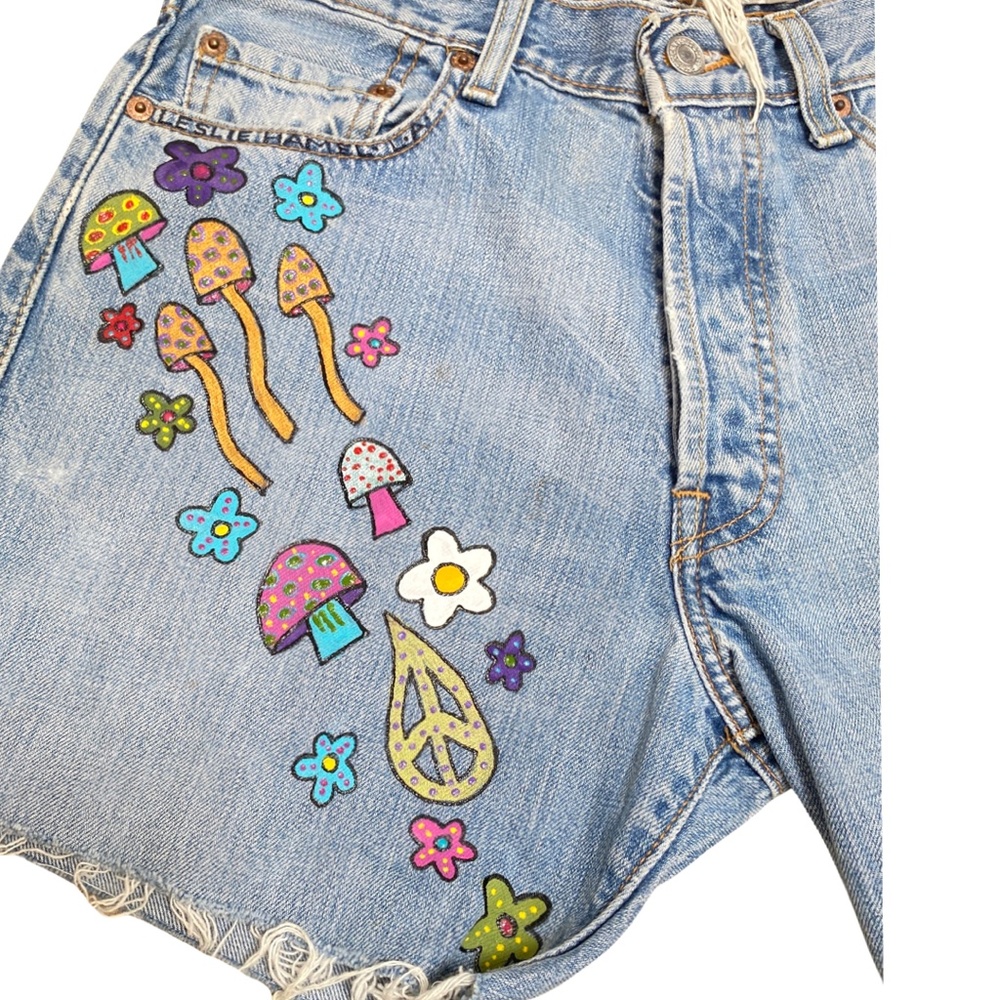 LESLIE HAMEL JEANS HANDPAINTED MUSHROOM VINTAGE LEVIS 501 CUTOFF SHORTS - Picture 6 of 9